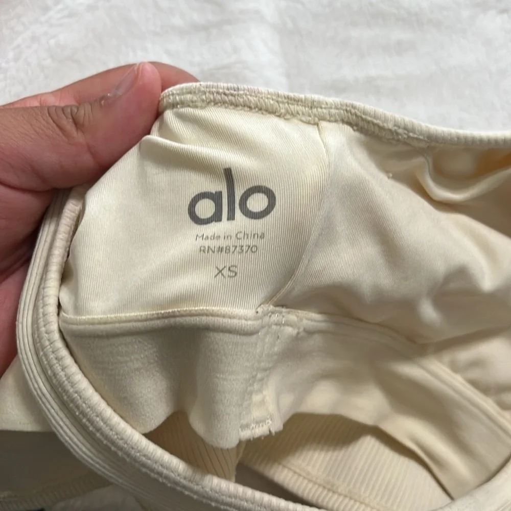 ALO Yoga Tan Cream Sleeveless Crop Tank Top